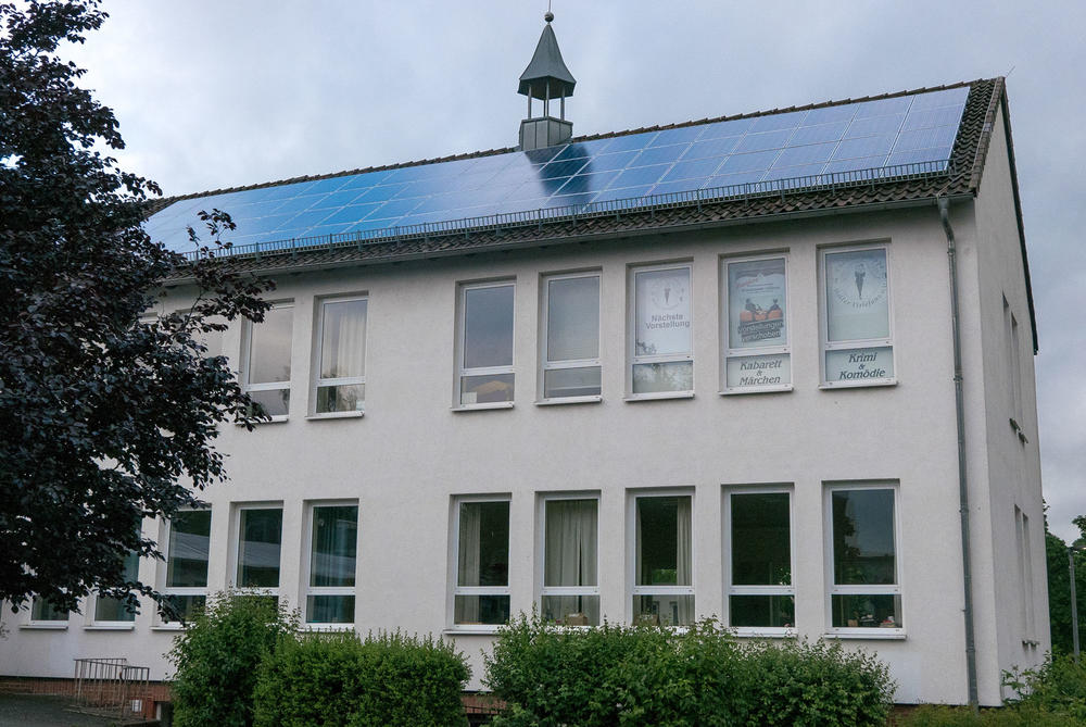 Bild vergrößern: Solardach auf der Grundschule Holle
