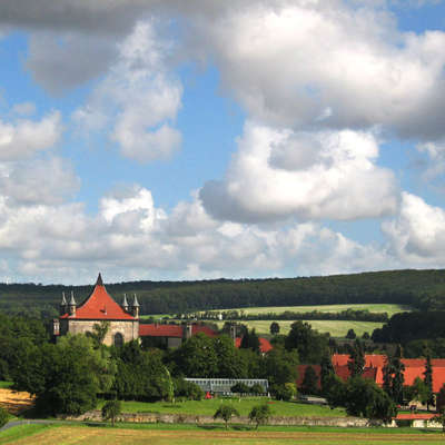 Bild vergrößern: Schloss-Derneburg-Uebersicht