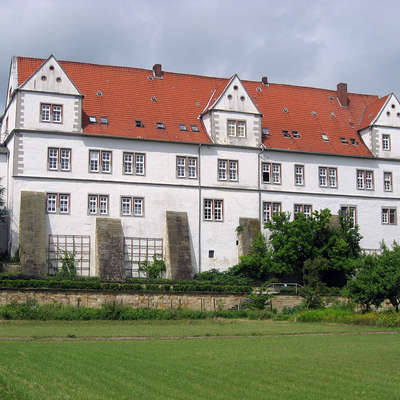 Bild vergrößern: Schloss-Henneckenrode-02