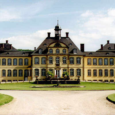 Bild vergrößern: Schloss-Soeder-Eingang-02