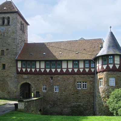Bild vergrößern: Burg-Wohldenberg-Eingang