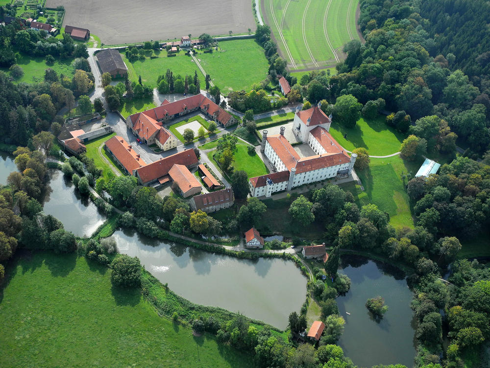 Bild vergrößern: 2011 Schloss Derneburg